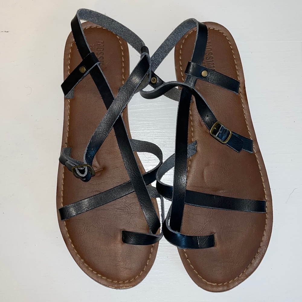 Flat sandals